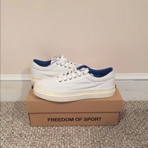 Stepney Workers Club Dellow Canvas White